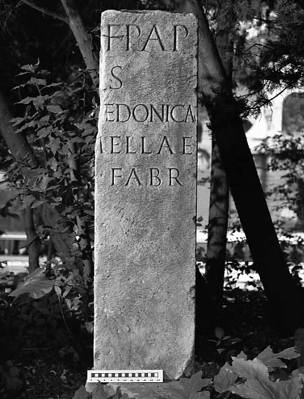 Monumento di un cavaliere della legione VI Gemella