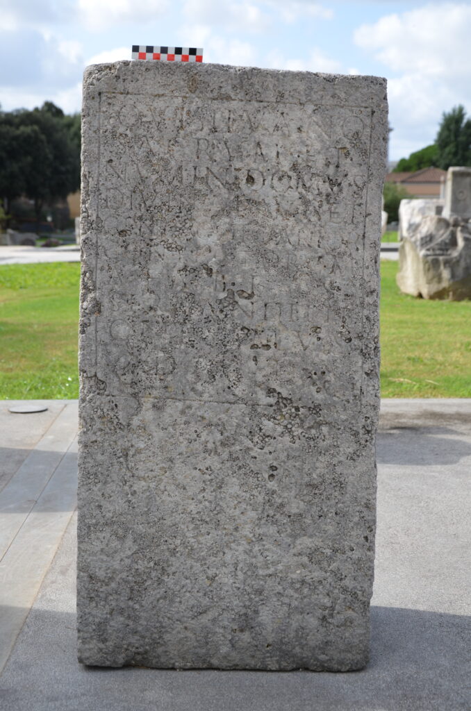 Base in travertino con dedica a Giove Silvano