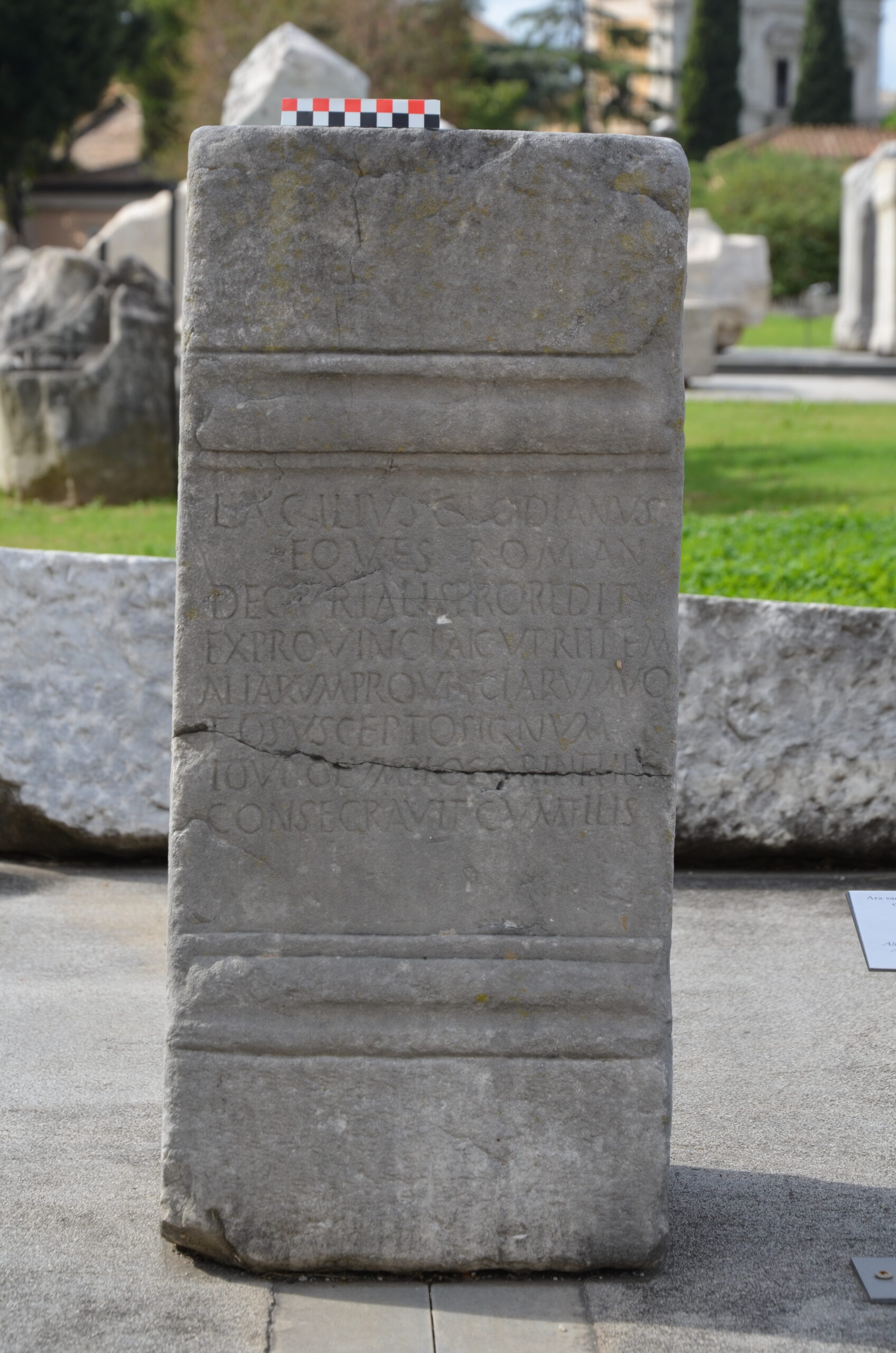 Supporto in marmo di donario a Giove Olimpio